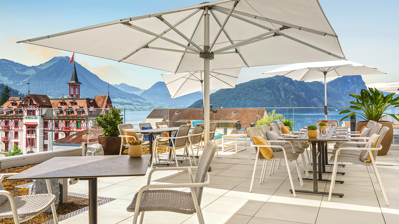 Das Neuro Campus Hotel «Das Morgen» mit einer Terrassenausstattung von Hunn. 