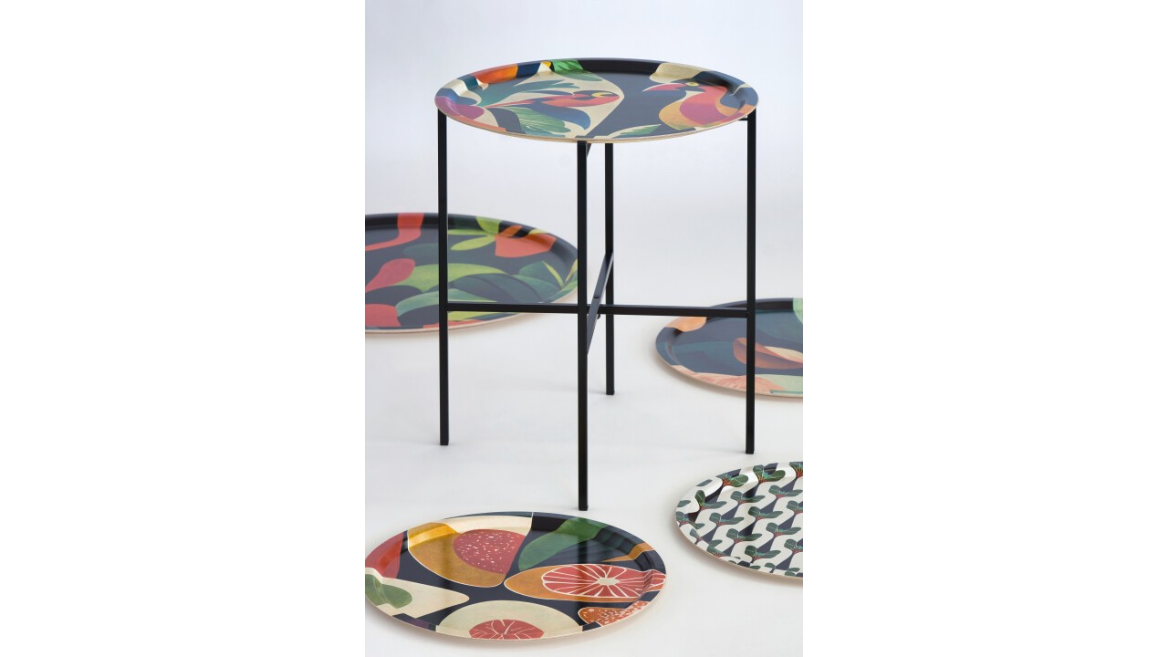 Table avec plateau interchangeable