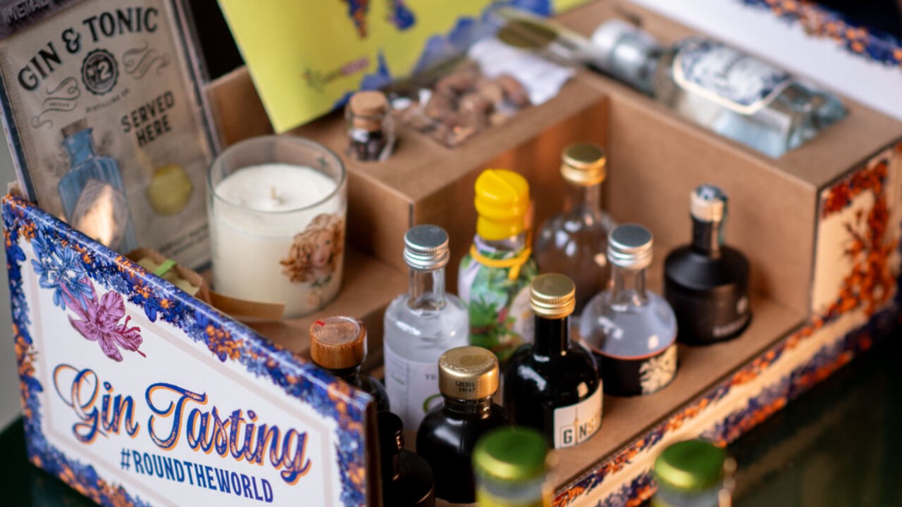 Gin Tasting Boxen #roundtheworld by LiquiTaste mit den 4 Versionen: Touch of Lime, Pink Pepper, Hibiscus sowie Pomelo & Nepalese Berry in Zusammenarbeit mit Schweppes Selection.