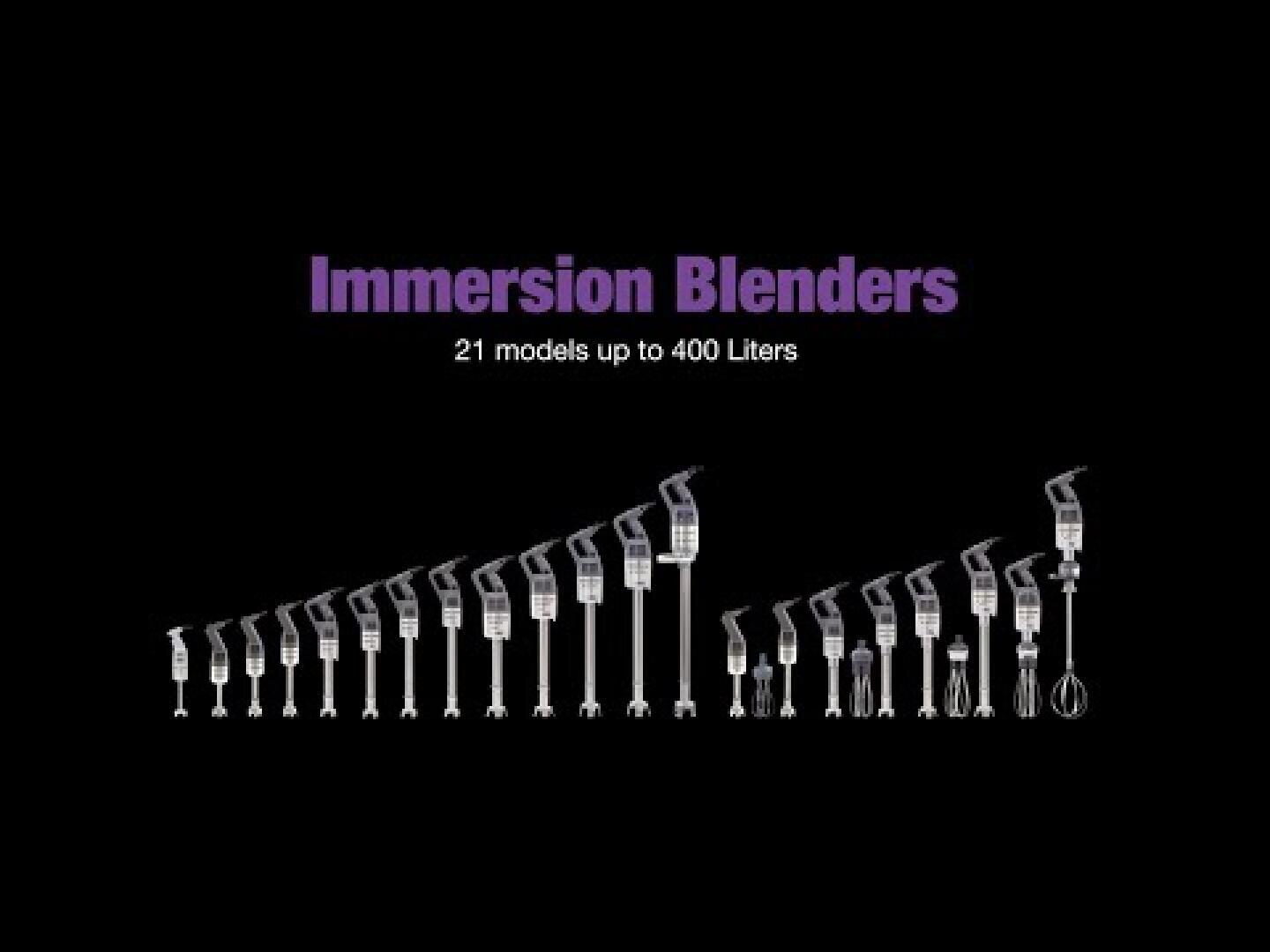 Une série de mixeurs plongeants avec différentes longueurs de poignées et de lames est présentée sous le titre Immersion Blenders et le texte 21 models up to 400 Liters sur fond noir.