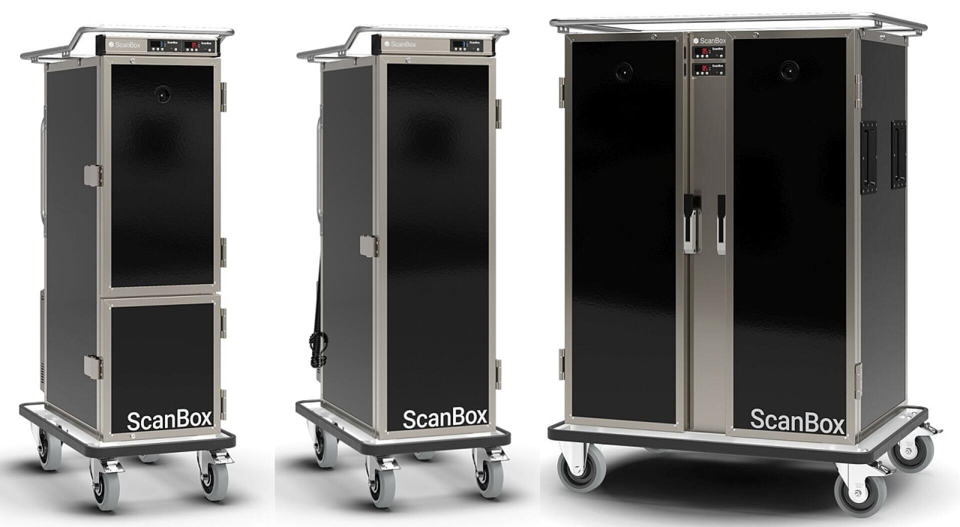 Drei schwarz-silberne, isolierte mobile ScanBox-Wagen mit Rädern werden aus verschiedenen Blickwinkeln gezeigt. Jeder Wagen verfügt über Griffe, eine Anzeigetafel und Türen und ist für den Transport und die Lagerung von Lebensmitteln konzipiert.
