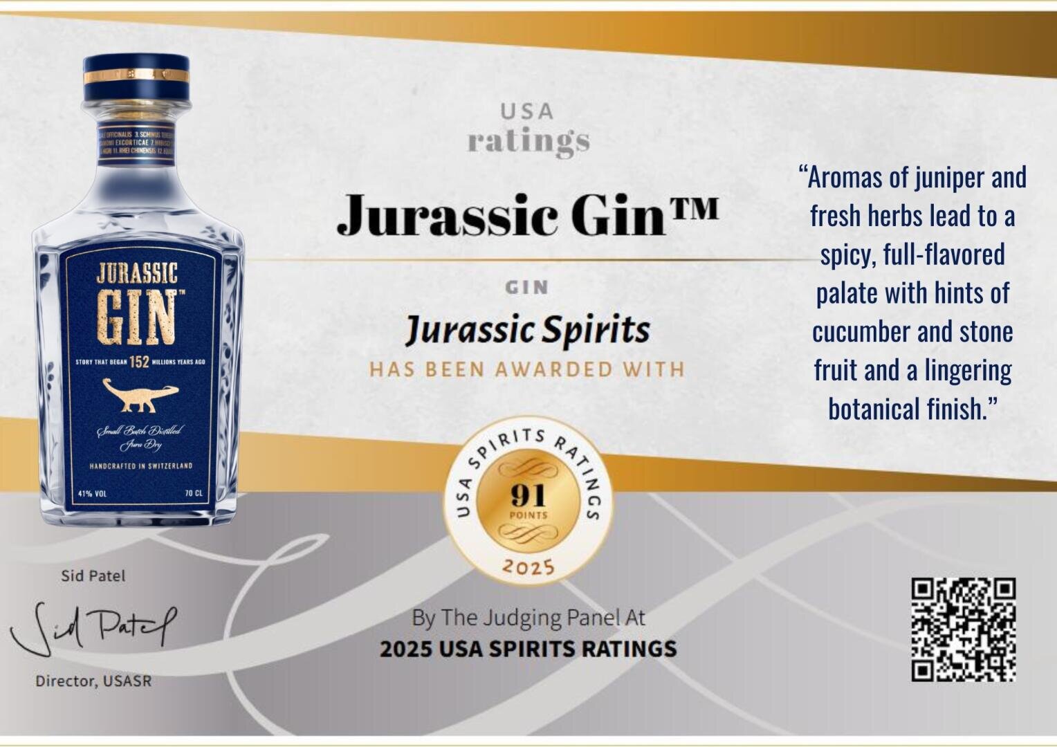 Eine Flasche Jurassic Gin ist neben einem Etikett ausgestellt, das mit einem Goldpreis für 91 Punkte bei der Bewertung von Spirituosen in den USA im Jahr 2025 ausgezeichnet wurde. Eine Verkostungsnotiz, die seinen Geschmack anpreist, und ein QR-Code sind ebenfalls rechts zu sehen.
