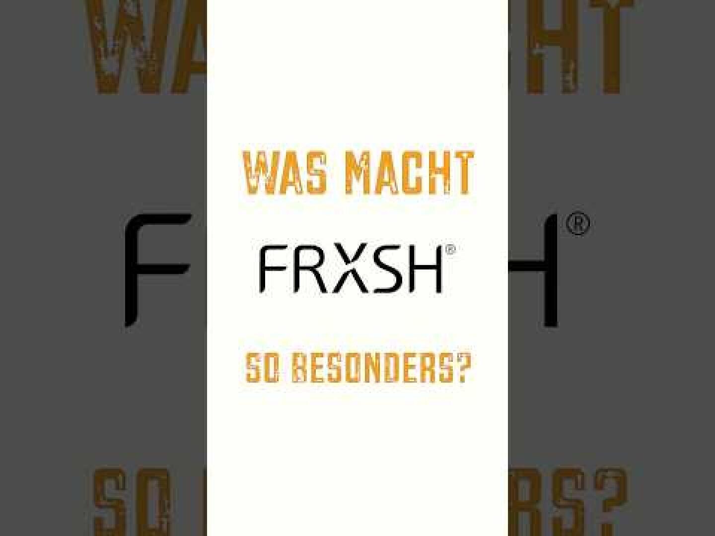 Fond blanc avec le texte QU'EST-CE QUE FAIT FRXSH SI PARTICULIER ? en orange et noir, centré verticalement et horizontalement. Le fond pâle montre des parties de la même phrase dans une écriture plus grande et estompée.