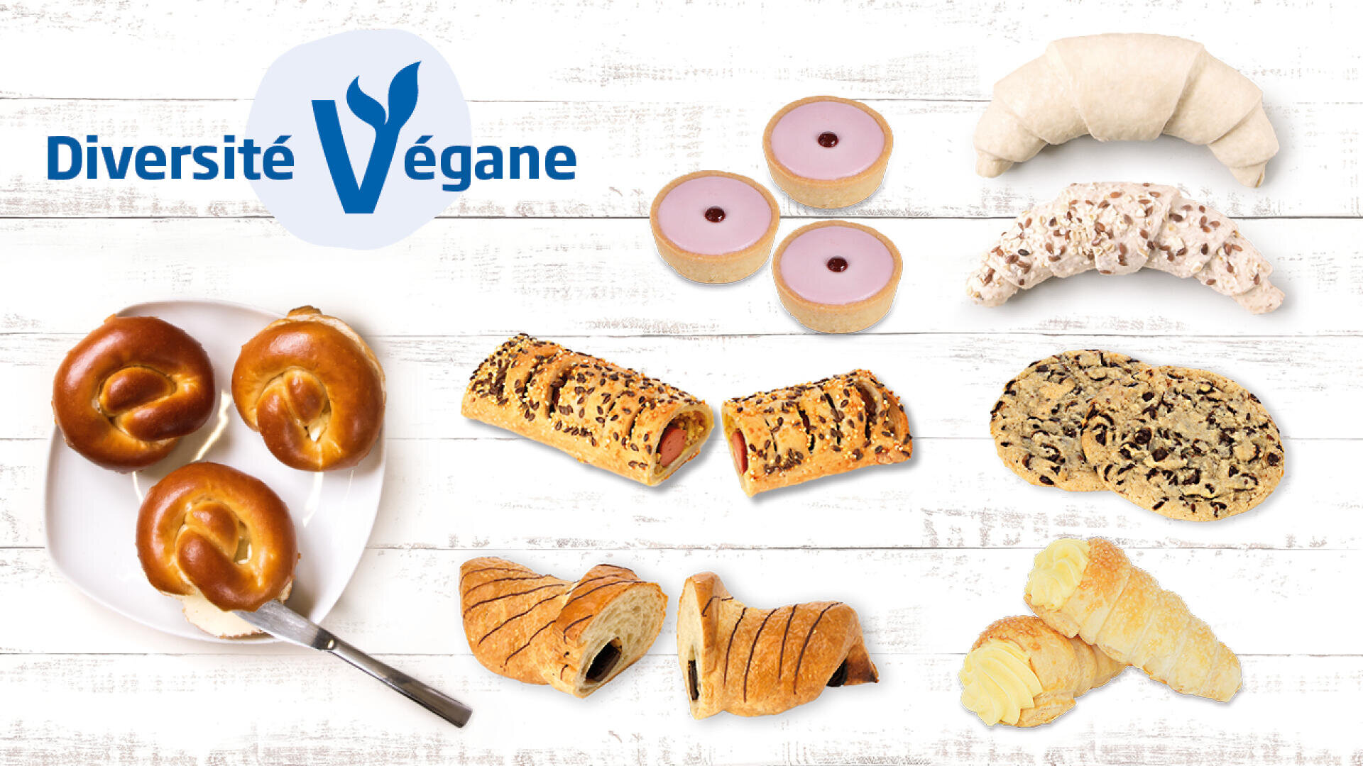 Un assortiment de pâtisseries et de produits de boulangerie végétaliens, notamment des bretzels, des croissants, des biscuits et des pâtisseries fourrées aux fruits, disposés sur une surface en bois blanc avec le texte "Diversité Végane" dans le coin supérieur gauche.