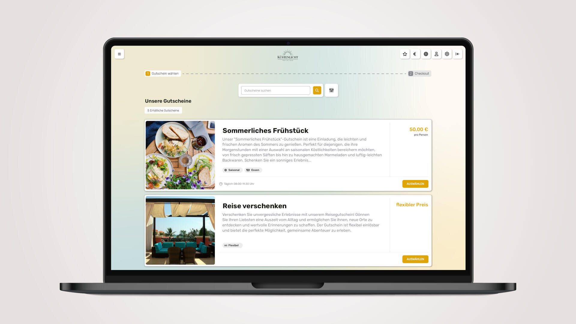 Sur l'écran d'un ordinateur portable s'affiche un site web proposant des chèques-cadeaux. Parmi les chèques-cadeaux visibles figurent un petit déjeuner d'été avec une photo de pâte à tartiner et une expérience de voyage avec une scène de repas en plein air. L'interface est propre et claire.