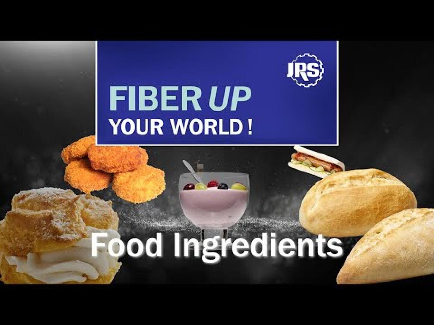 Eine Auswahl von Lebensmitteln, darunter Chicken Nuggets, ein Sandwich, Brötchen, Windbeutel und eine Schüssel Joghurt mit Obst. Der Text lautet FIBER UP YOUR WORLD! und Food Ingredients mit dem JRS-Logo auf blauem Hintergrund.