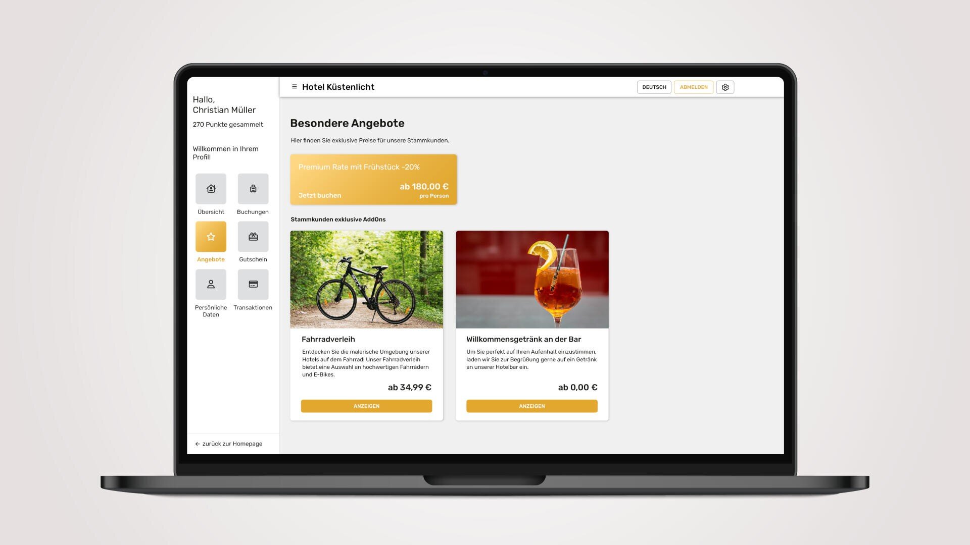Un ordinateur portable affiche un portail clients de l'hôtel avec des offres spéciales, dont la location de vélos pour 8,50 € et un verre de bienvenue gratuit au bar, à côté d'un menu de navigation sur la gauche.