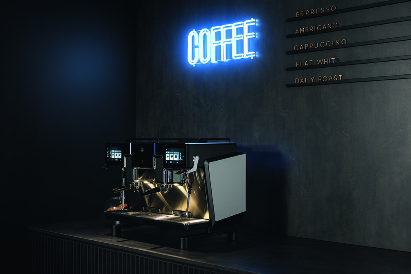 Eine moderne Espressomaschine steht auf einem Tresen in einem schwach beleuchteten Café mit einem Neonschild "COFFEE" an der Wand und einer Speisekarte, auf der Espresso, Americano, Cappuccino, Flat White und Daily Roast aufgeführt sind.