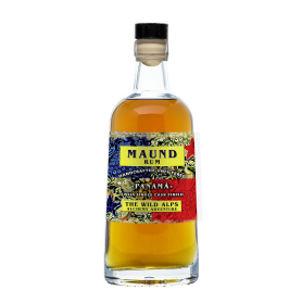 Une bouteille de rhum Maund avec une étiquette colorée bleue, jaune et rouge sur laquelle on peut lire "Panama, Swiss Single Cask Finish, The Wild Alps, Alchemy Adventure", sur un fond blanc uni.