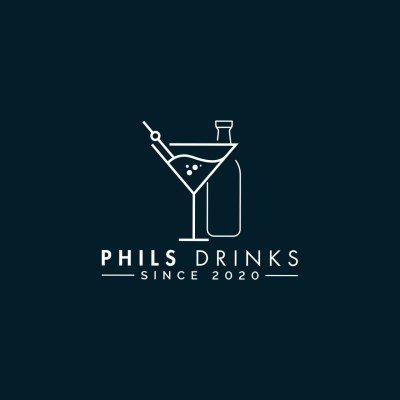Minimalistisches Logo mit einem Martini-Glas, einer Olive auf einem Plektrum und einem Flaschenumriss. Der Text darunter lautet: PHILS DRINKS SINCE 2020 in einer modernen Schriftart auf dunklem Hintergrund.