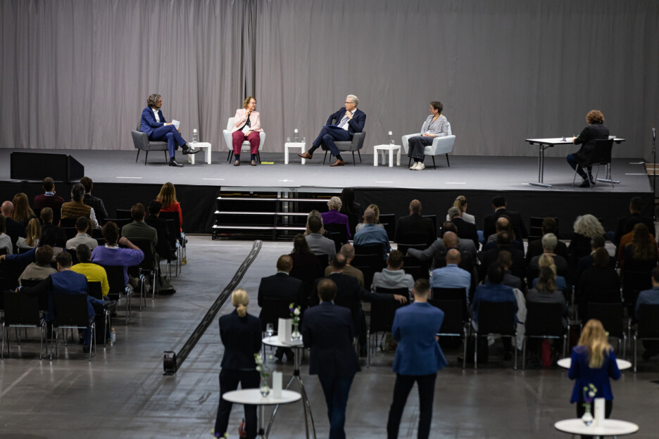 IGEHO Congress Gemeinschaftsgastronomie 2022 | v.l.n.r. Podiumsdiskussion mit Andrin Willi, Prof. Ulrike Arens-Azevêdo, Prof. Dr. Knut Schmidtke und Janine Bunte