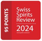 Insigne carré rouge avec le texte "95 POINTS" à gauche et "Swiss Spirits Review 2024 " à droite : "95 POINTS" à gauche et "Swiss Spirits Review 2024 www.spirits-review.ch" à droite, indiquant une note élevée dans la Swiss Spirits Review 2024.